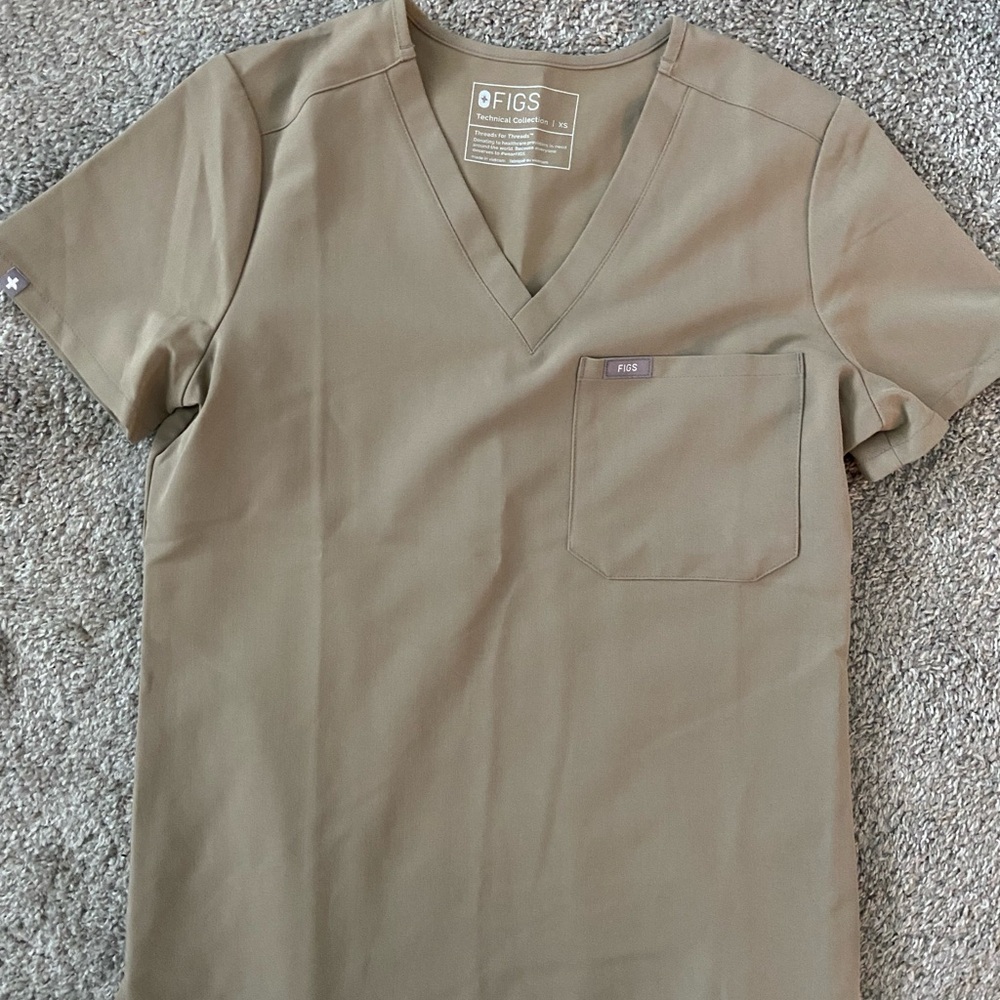 Figs Latte Catarina scrub top